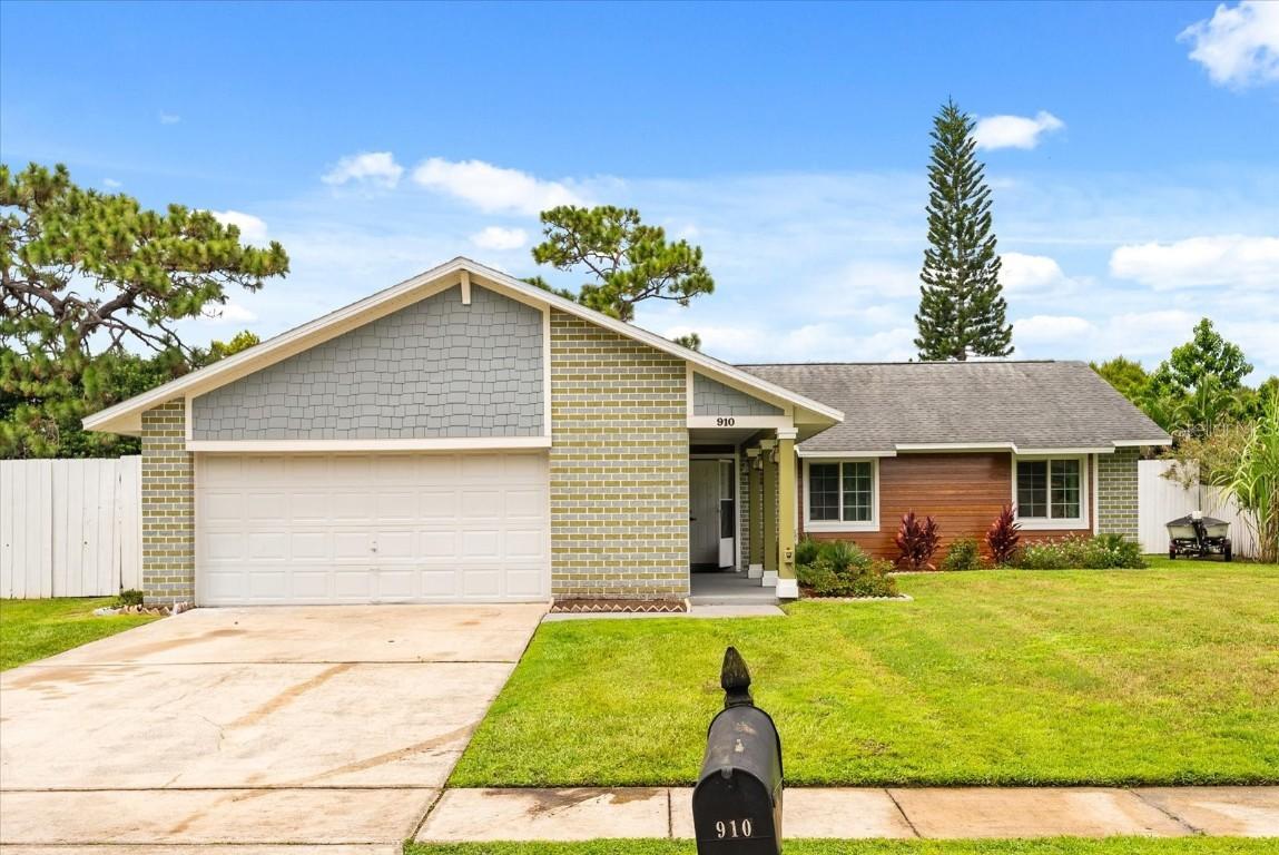 910 Mosshart Ln., Orlando, FL 32825
