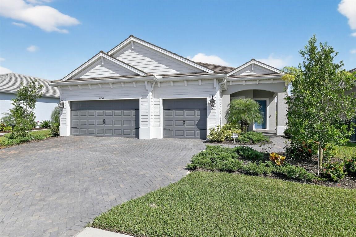 10253 Canaveral Cir., Sarasota, FL 34241