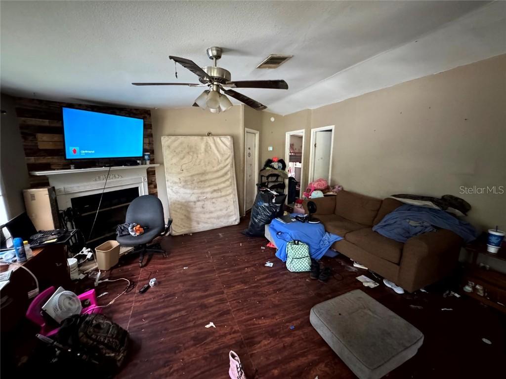 38233 Deerwoods Dr., Eustis, FL 32736