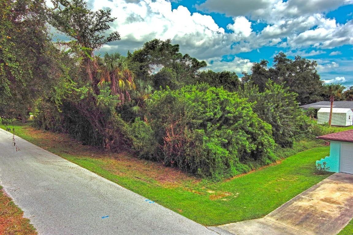 21511 Carleton Ave., Port Charlotte, FL 33952