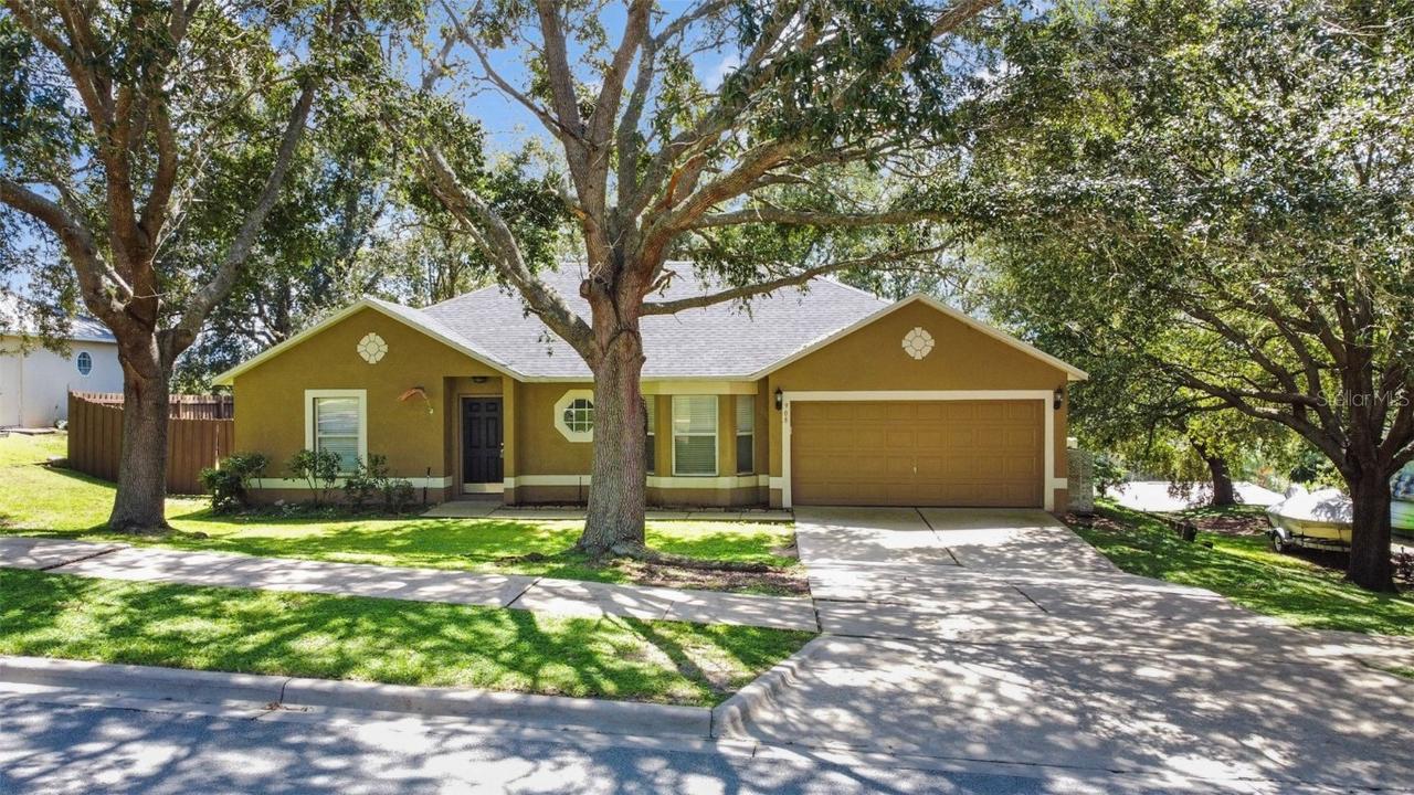 908 Bristle Cone Ct., Minneola, FL 34715