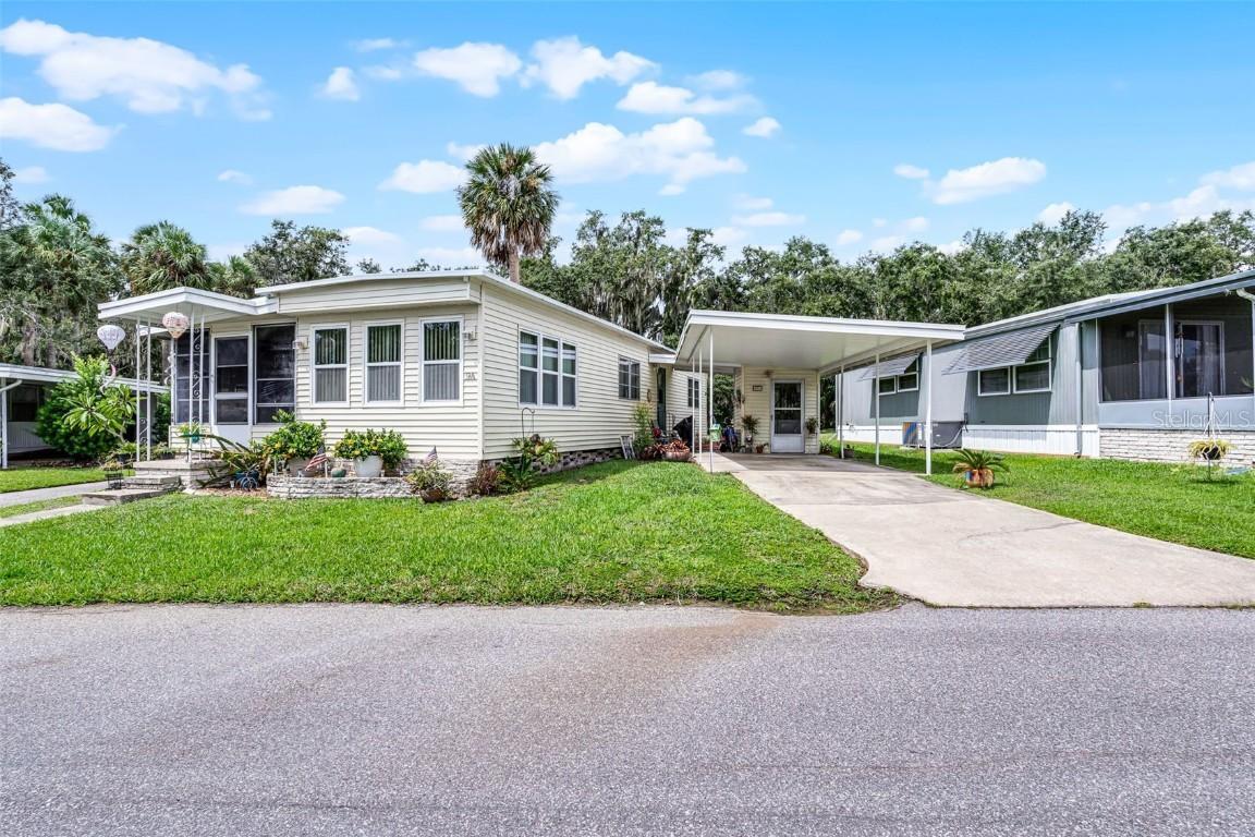 9 Cocos Plumosa Dr. #A, Eustis, FL 32726