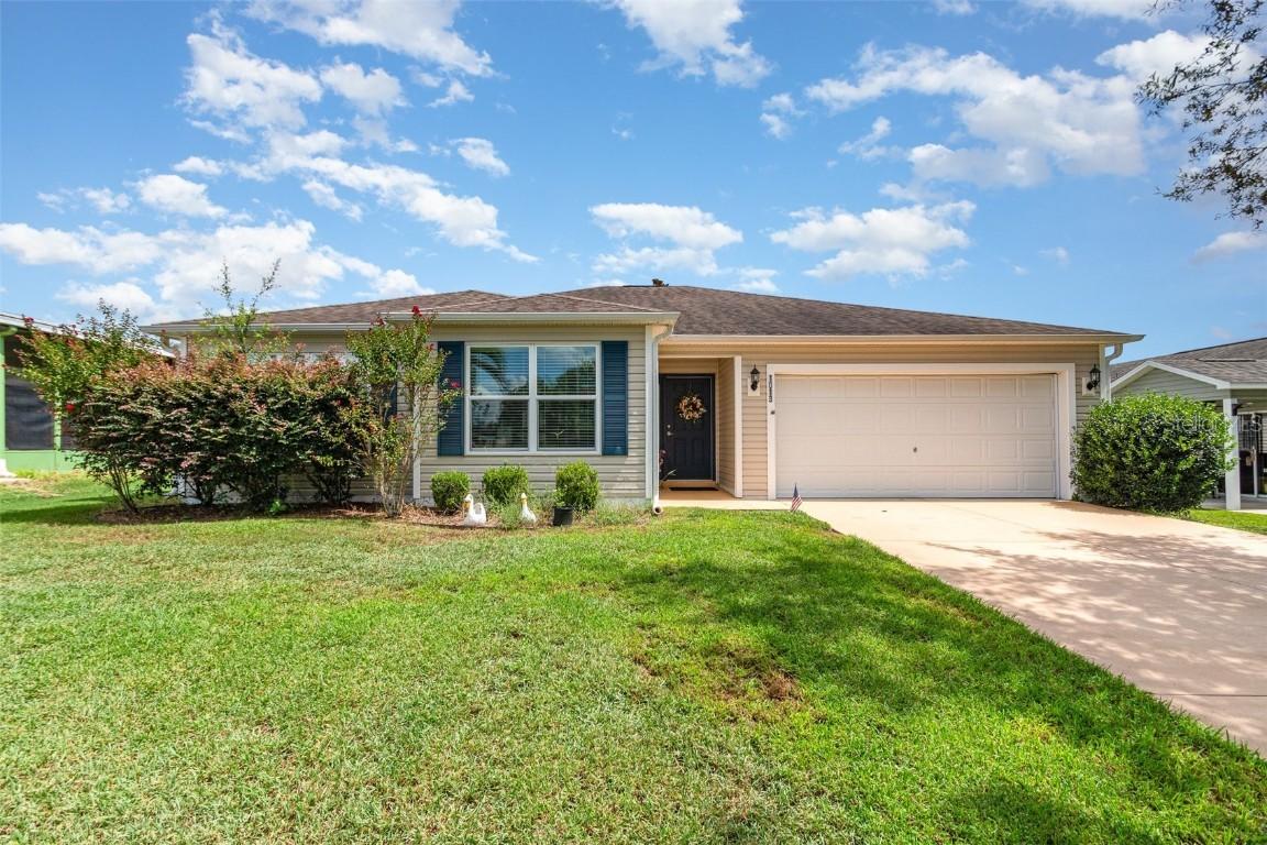 1013 Parker Pl., Lady Lake, FL 32159