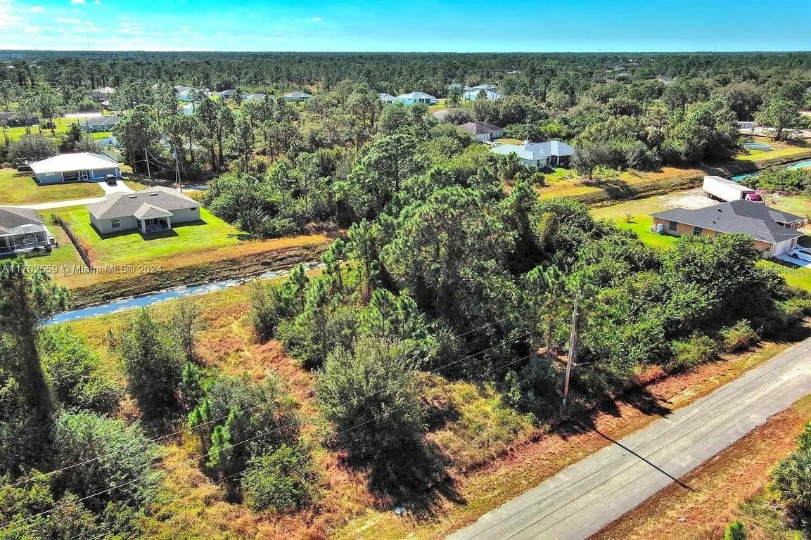 844 Carbon St., Lehigh Acres, FL 33974
