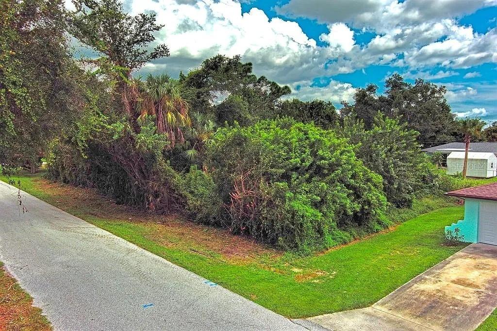 21511 Carleton Ave., Port Charlotte, FL 33952