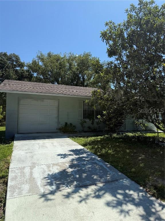107 Kensington St., Eustis, FL 32726