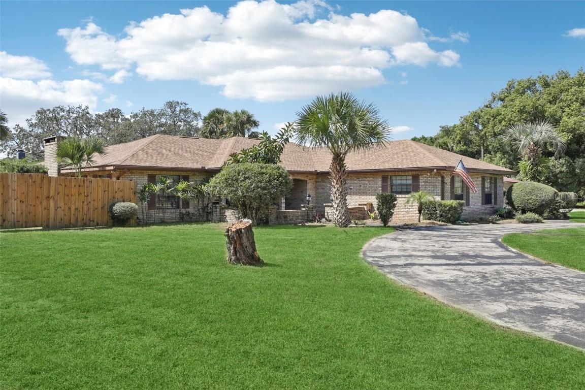 9910 Canterbury Dr., Leesburg, FL 34788