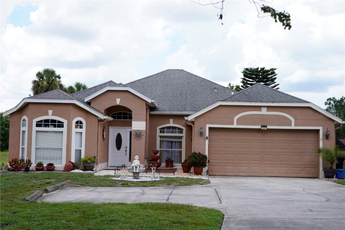 701 White Ivey Ct., Apopka, FL 32712