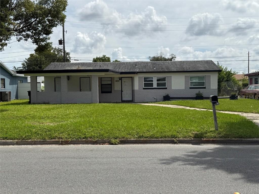 1893 Aaron Ave., Orlando, FL 32811