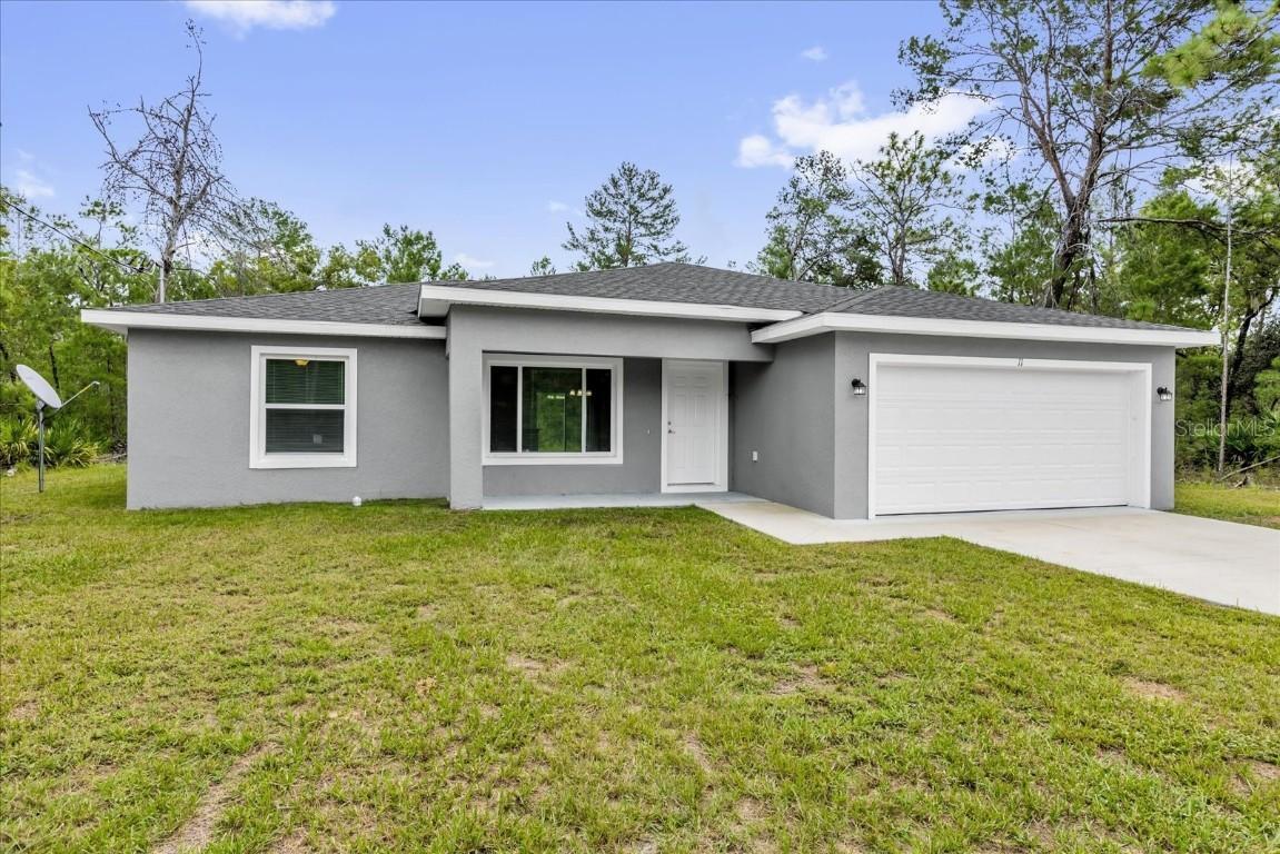 11 Malauka Lane Dr., Ocklawaha, FL 32179
