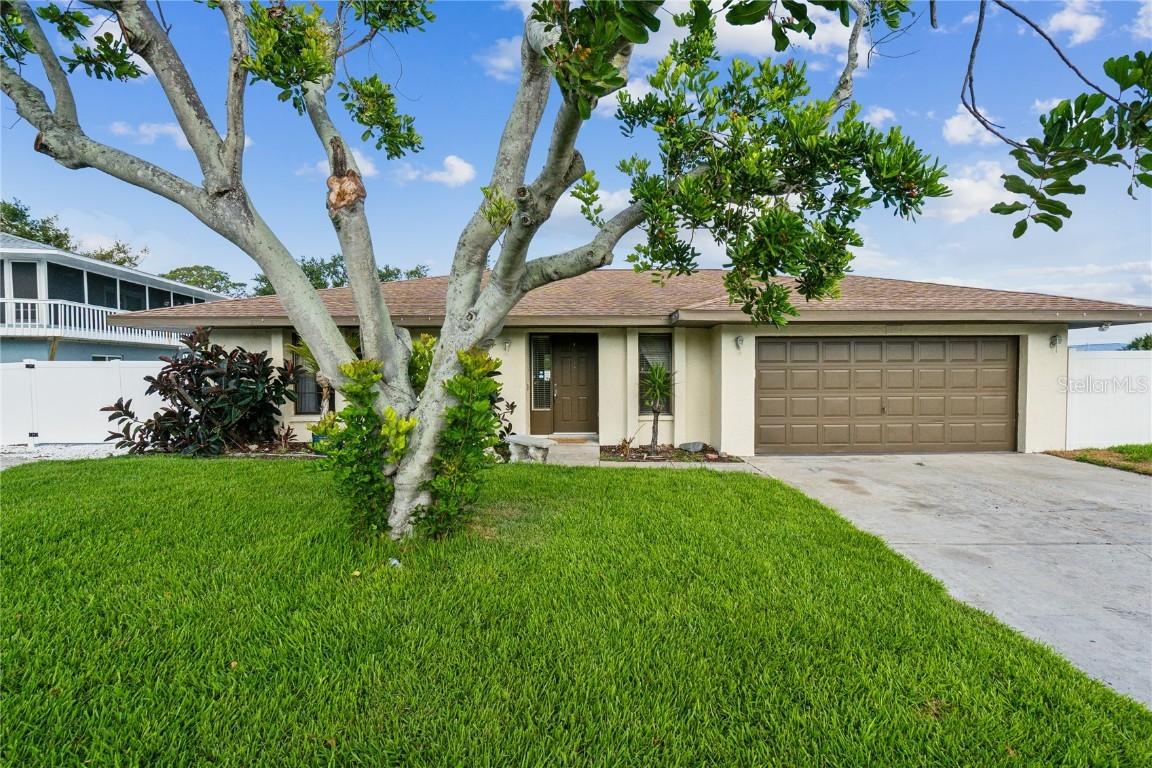 2204 78th St., Bradenton, FL 34209