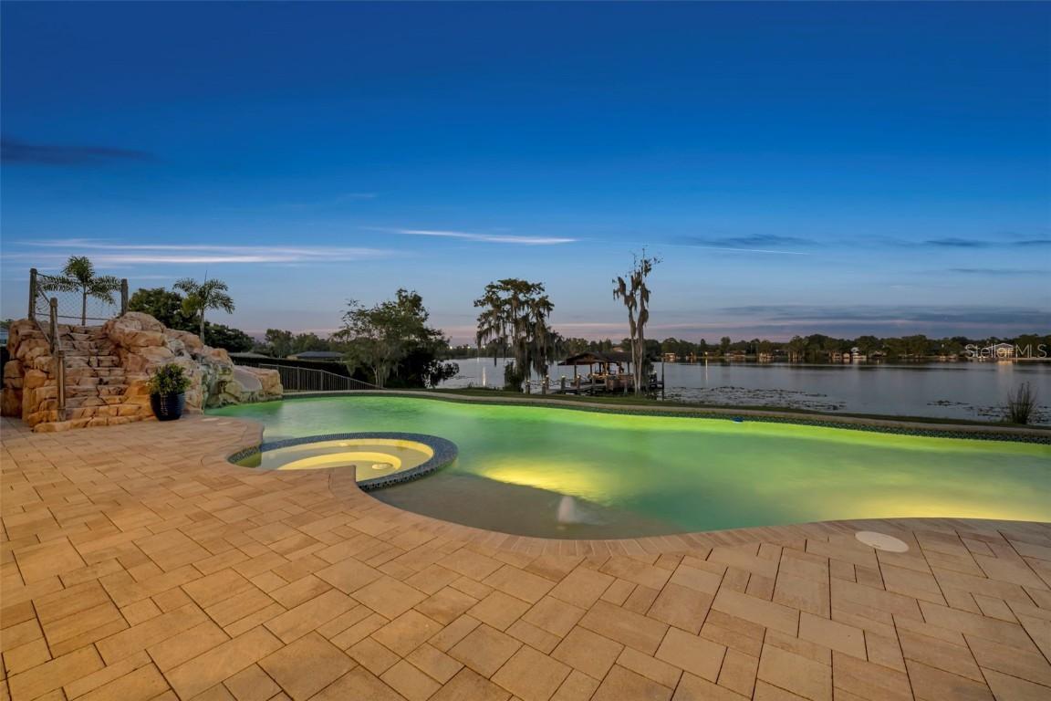 656 Long Lake Dr., Oviedo, FL 32765