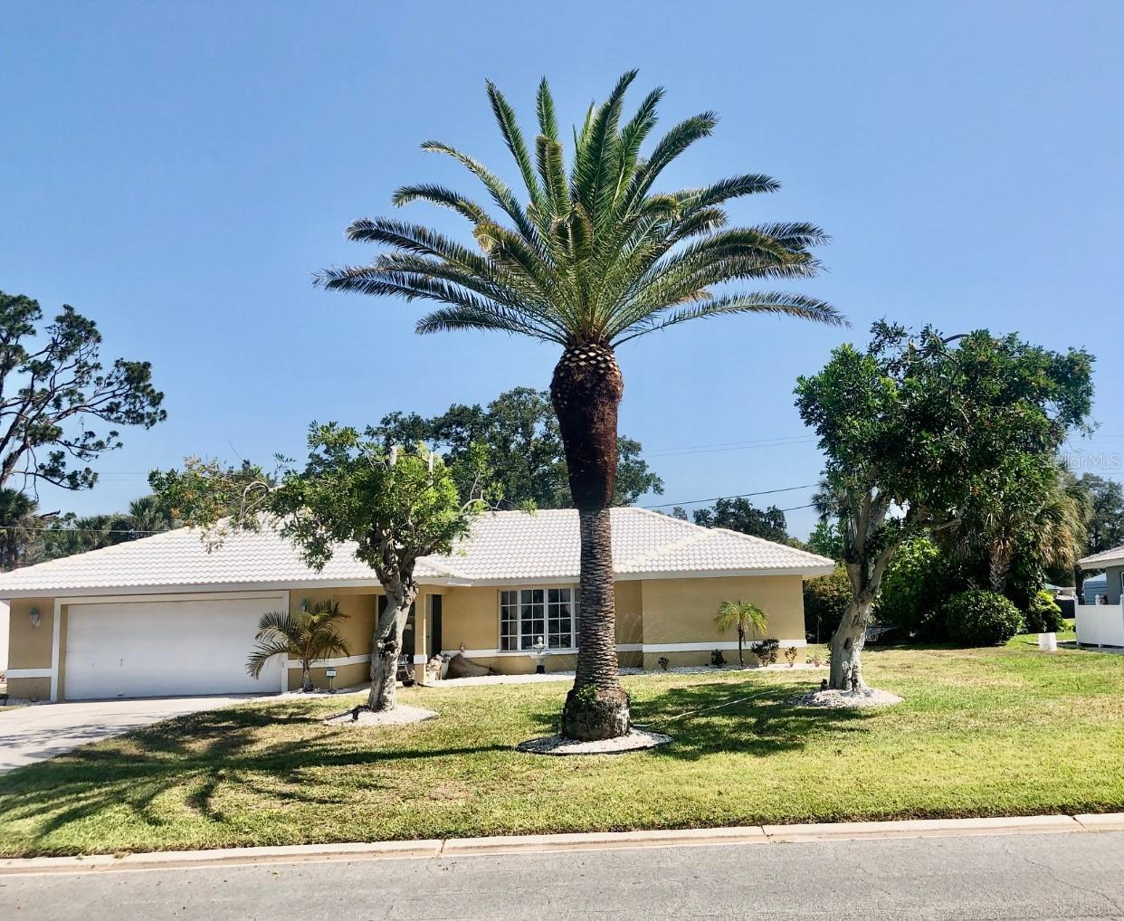 201 Chardin Dr., Nokomis, FL 34275