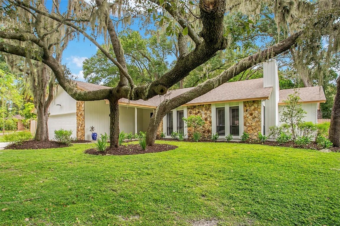 2015 Woody Dr., Windermere, FL 34786