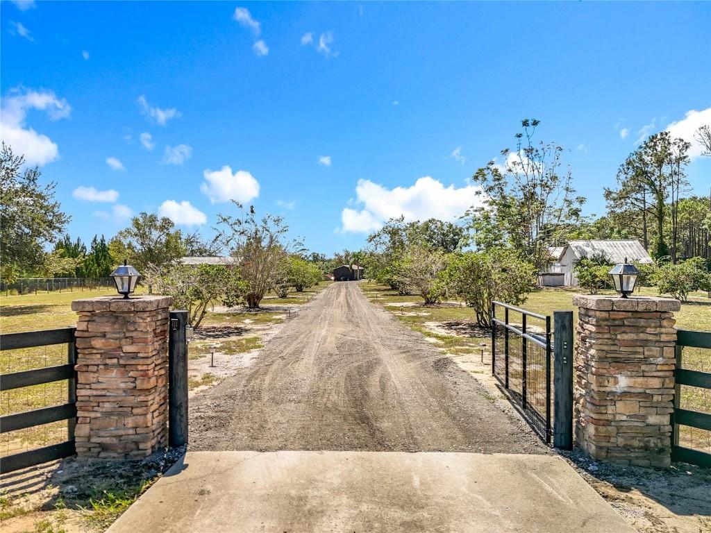 527 Sunnyside Dr., Leesburg, FL 34748