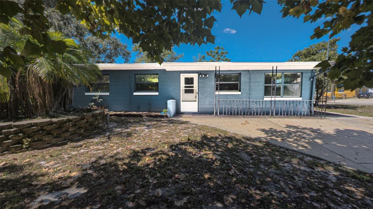 1095 Golden Isle Dr., Mount Dora, FL 32757