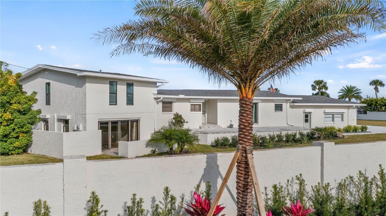 102 East Cir., New Smyrna Beach, FL 32169