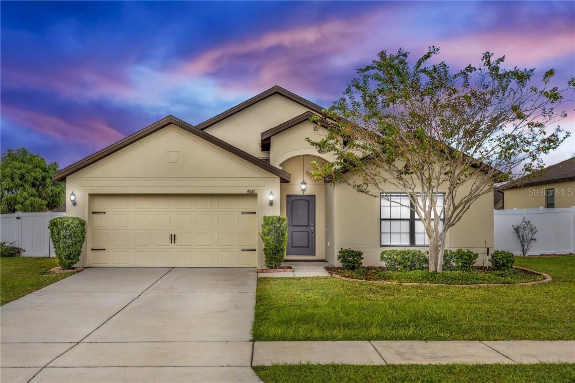 4510 Barbuda Dr., Tavares, FL 32778