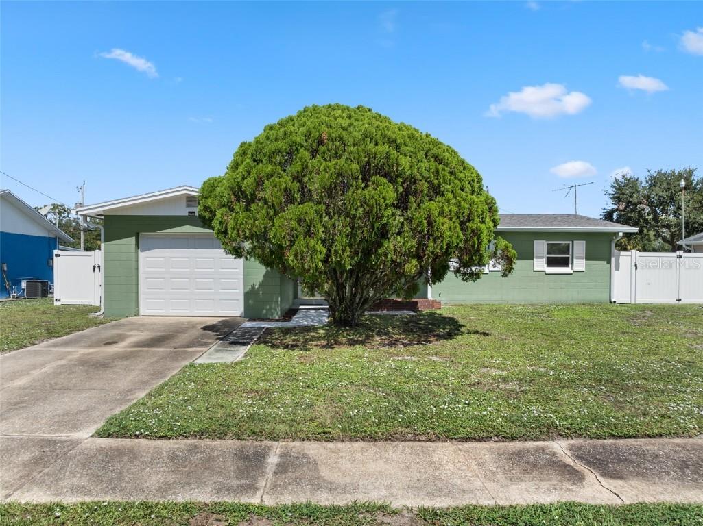 350 Maple Pl., Titusville, FL 32780