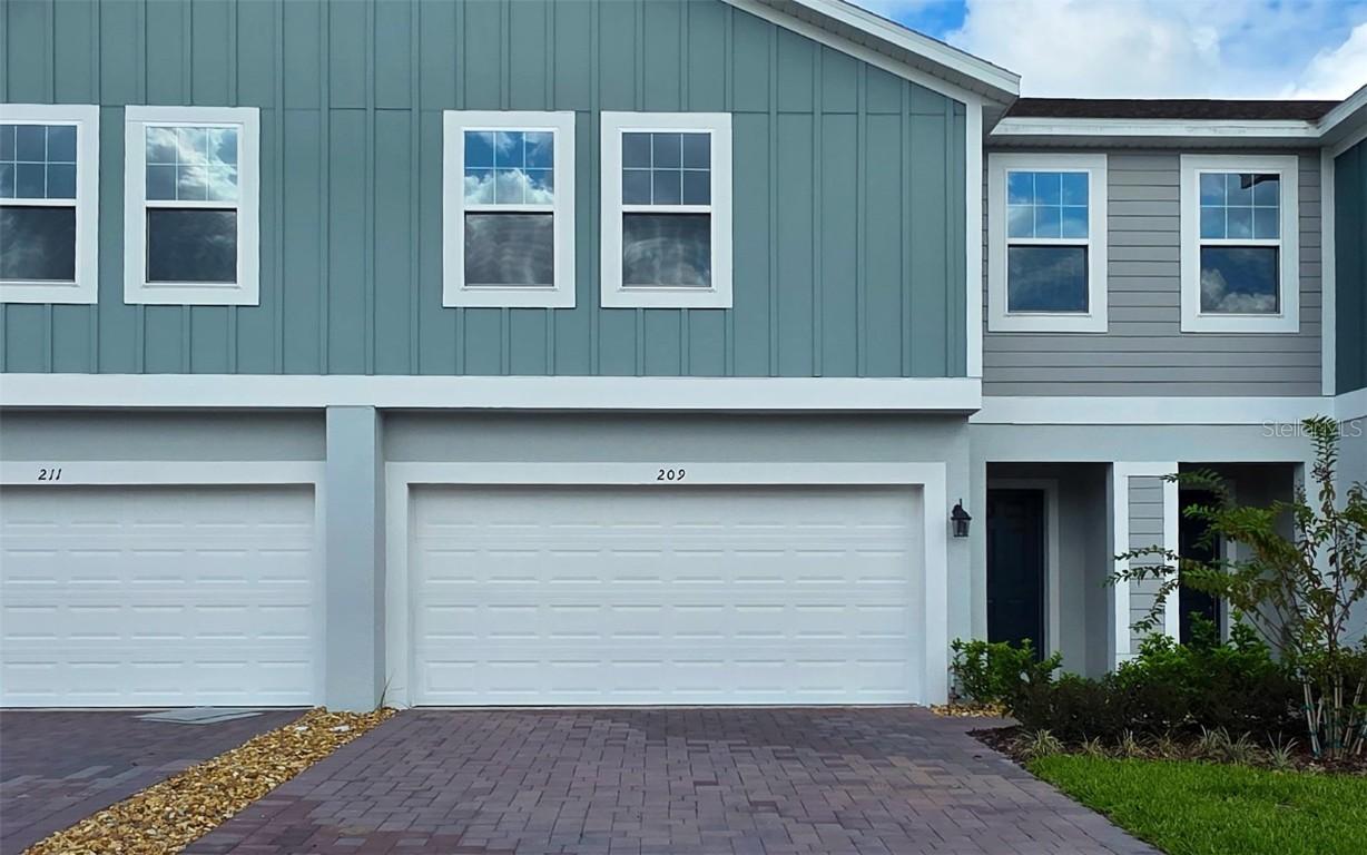 209 Glass Onion Dr., Groveland, FL 34737