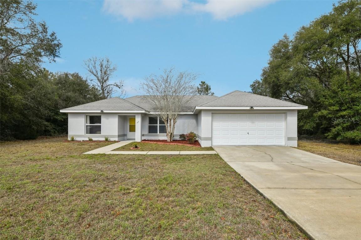 25 Maple Course, Ocklawaha, FL 32179