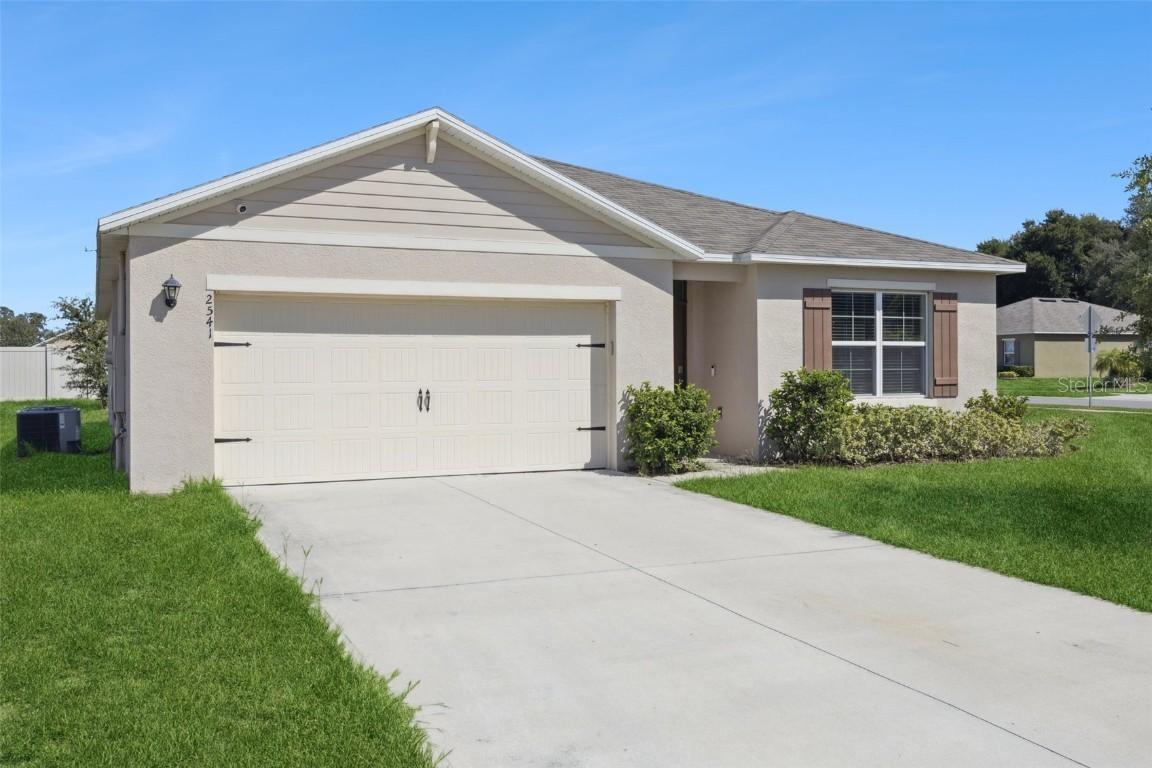 2541 Glacier Express Ln., Tavares, FL 32778