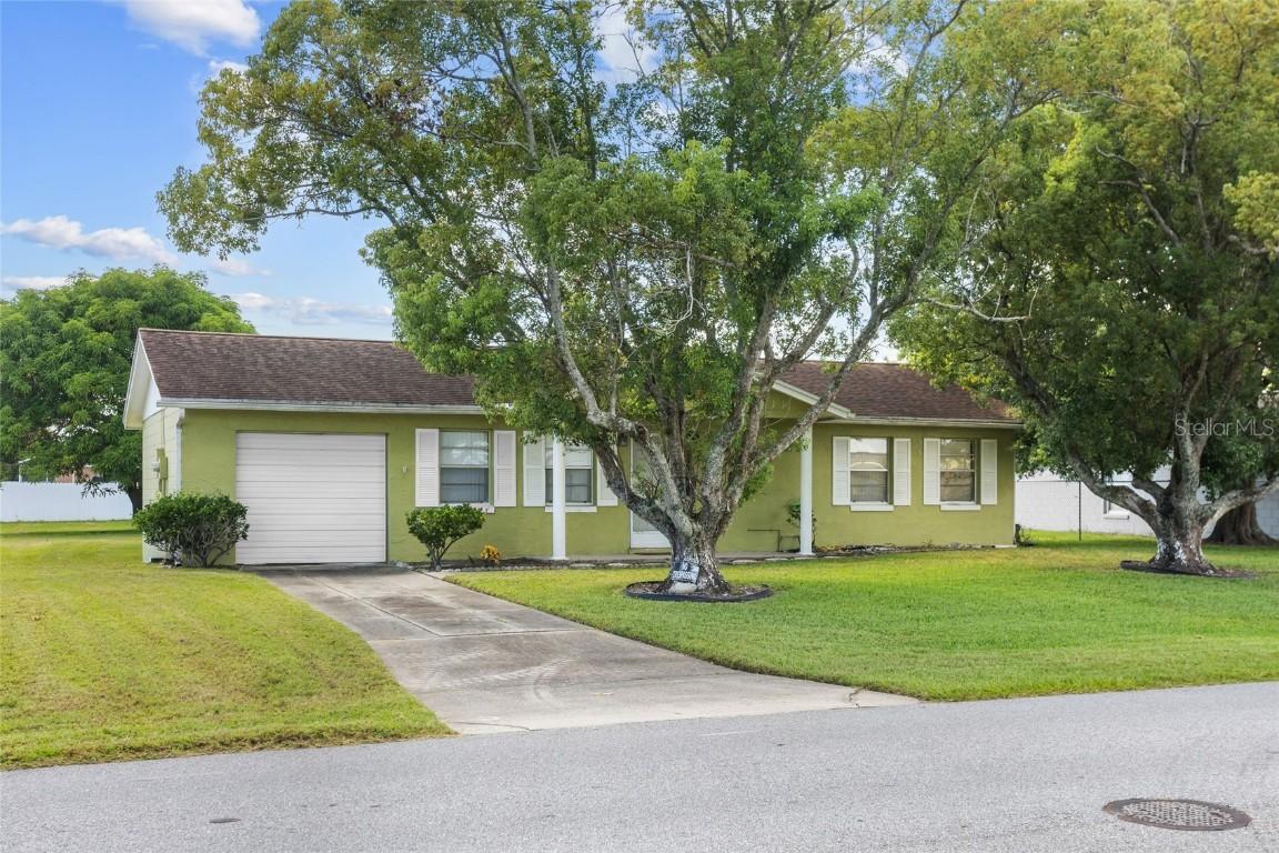 548 Royal Palm Dr., Kissimmee, FL 34743