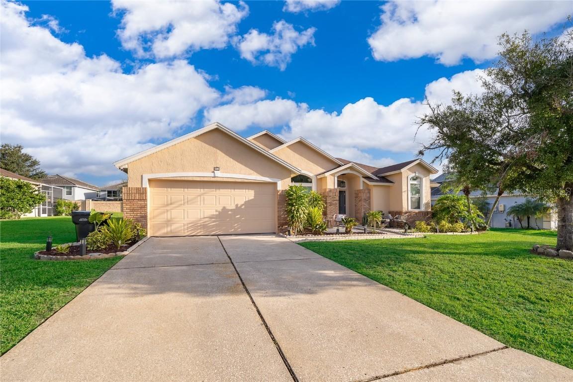 702 Via Bianca Dr., Davenport, FL 33896