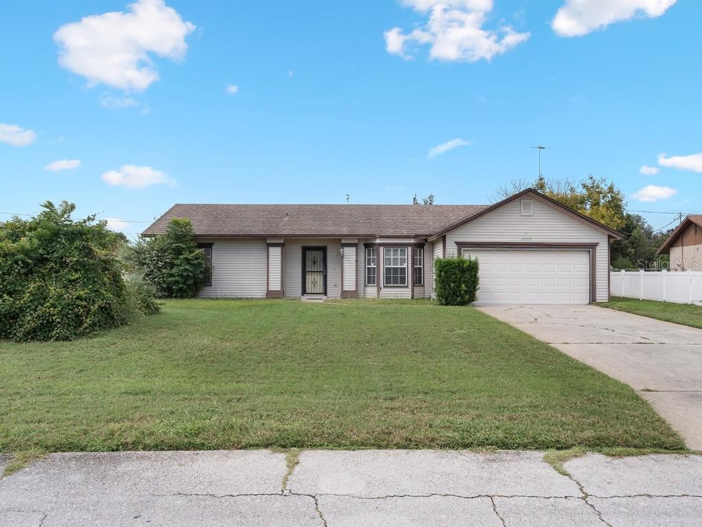 2900 Flynn St., Deltona, FL 32738