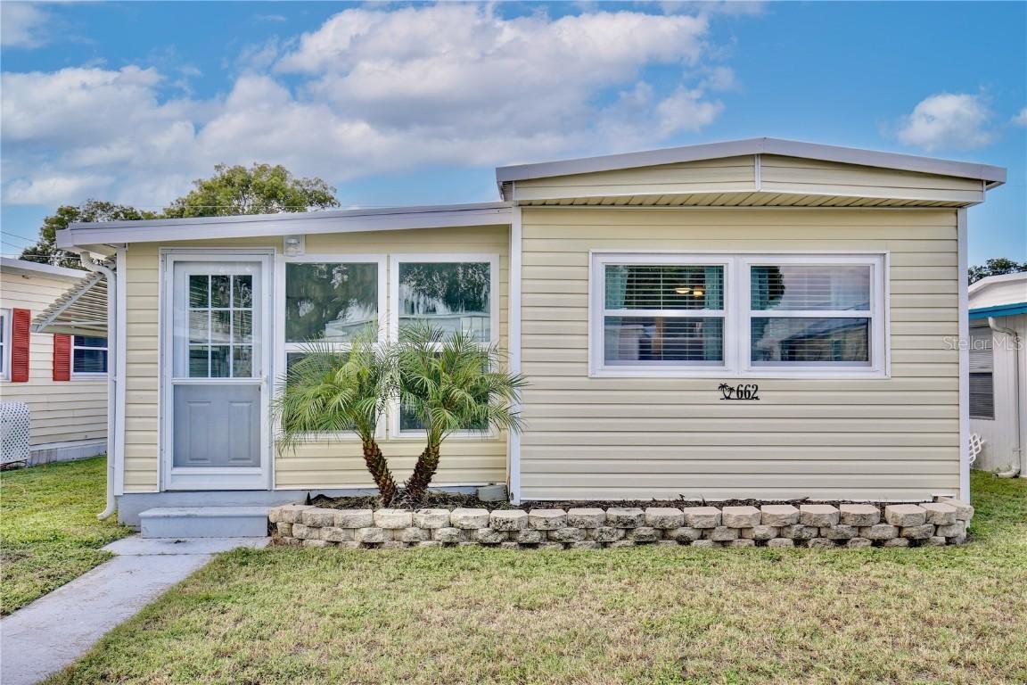 662 Sinclair Cir., Tavares, FL 32778