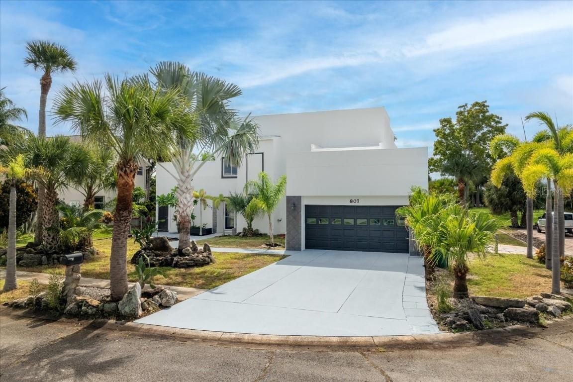 807 W Central Blvd., Cape Canaveral, FL 32920