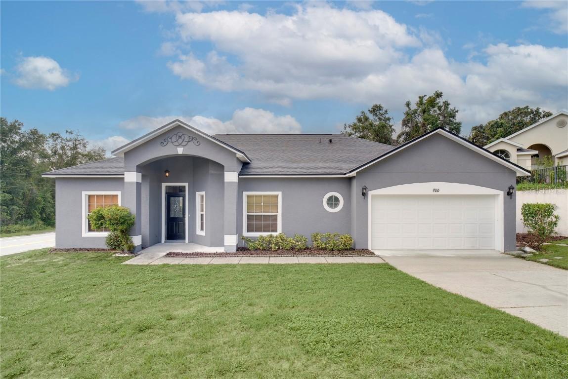 700 Lake Francis Dr., Apopka, FL 32712