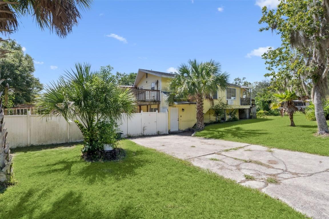 290 E Baxter St., De Leon Springs, FL 32130