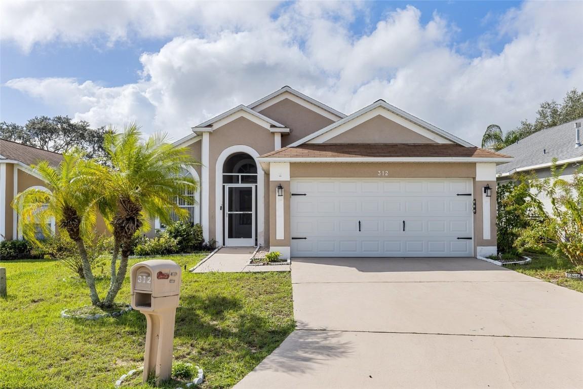 312 Royal Ridge Dr., Davenport, FL 33837
