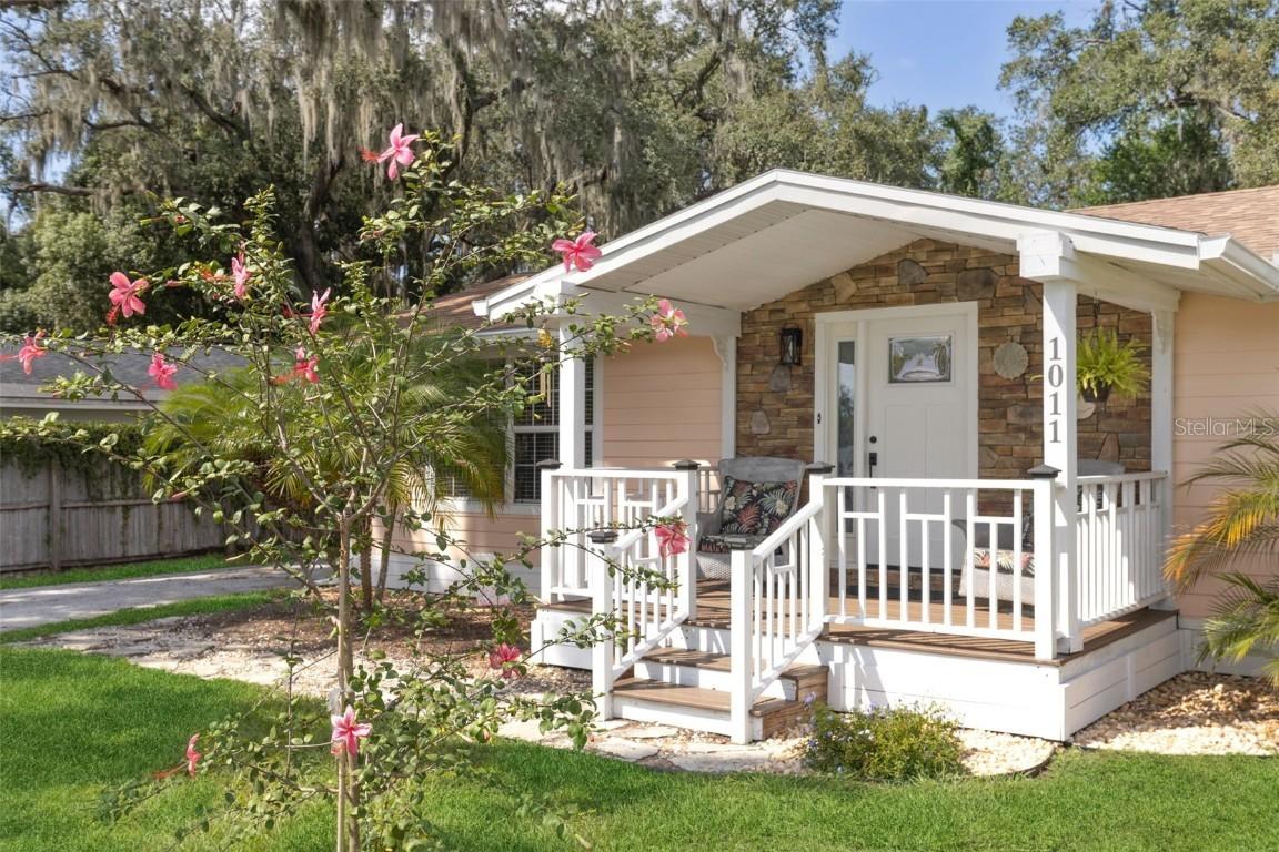 1011 Liberty Ave., Mount Dora, FL 32757