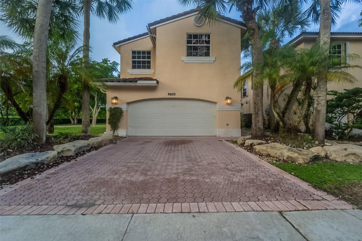 9820 Fairway Cove Ln., Plantation, FL 33324