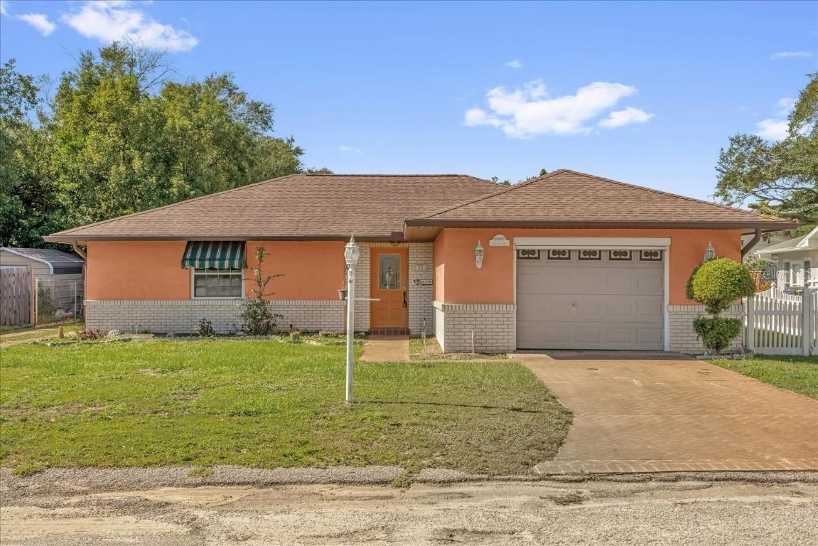 25 Forest Dr., Davenport, FL 33837