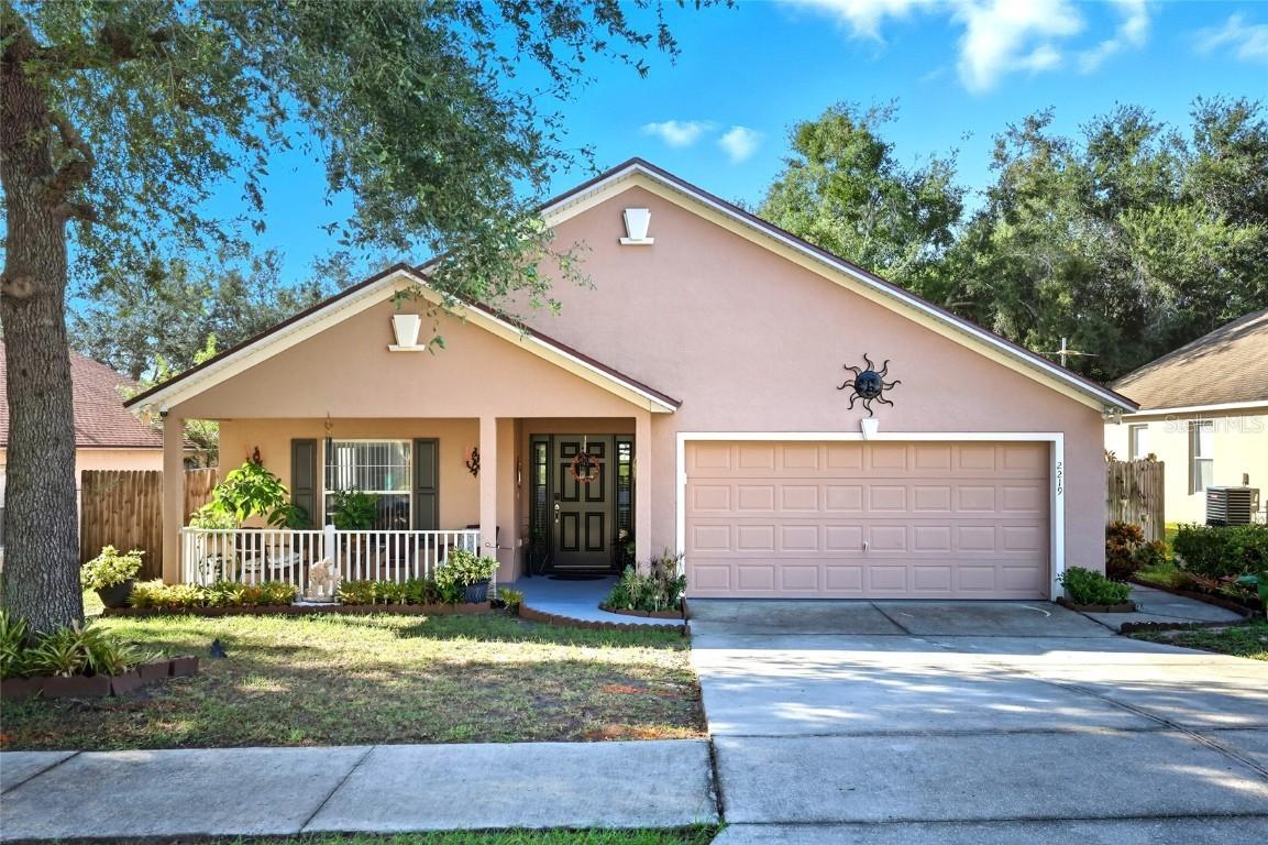 2219 Merry Rd, Tavares, FL 32778