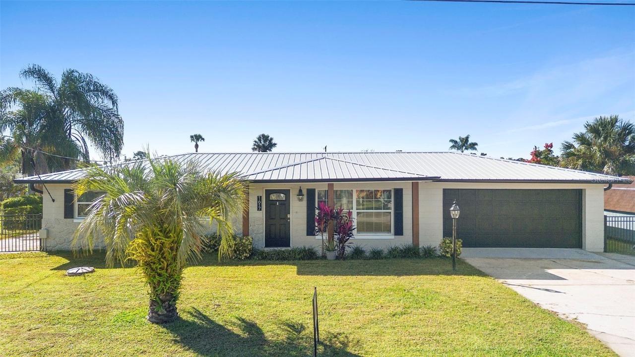 1617 Paradise Ln., Astor, FL 32102