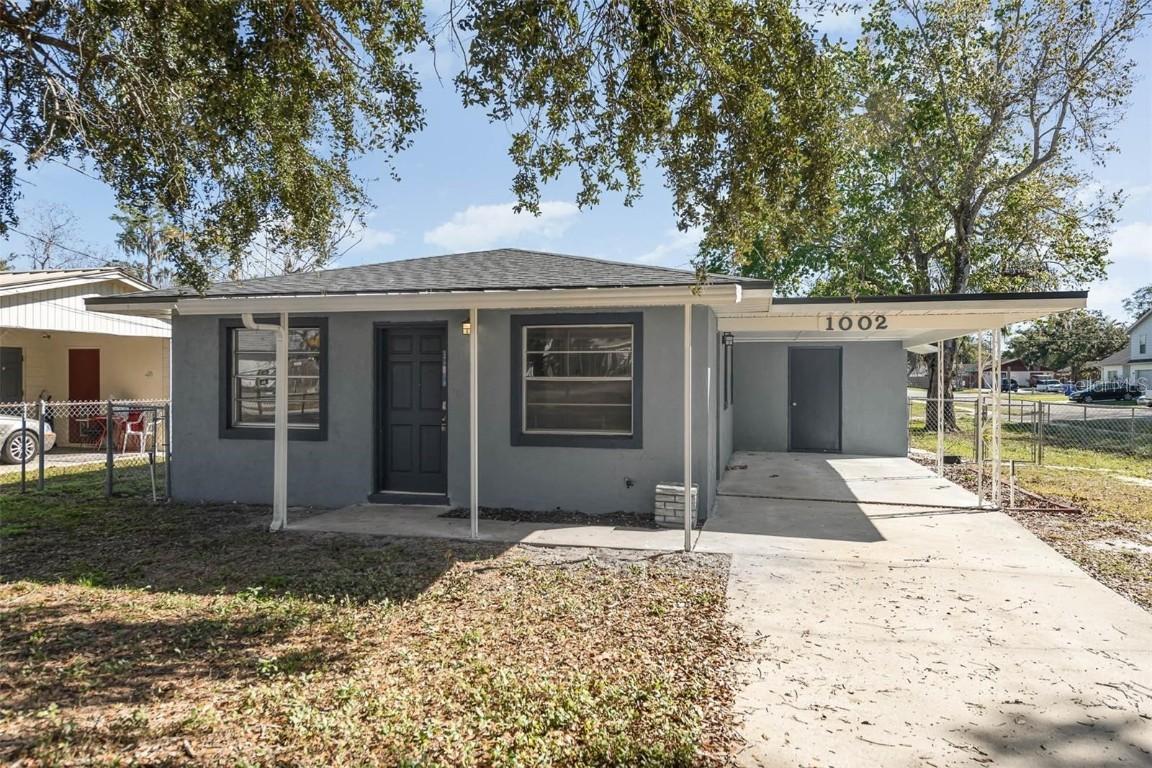 1002 N New Hampshire Ave., Tavares, FL 32778