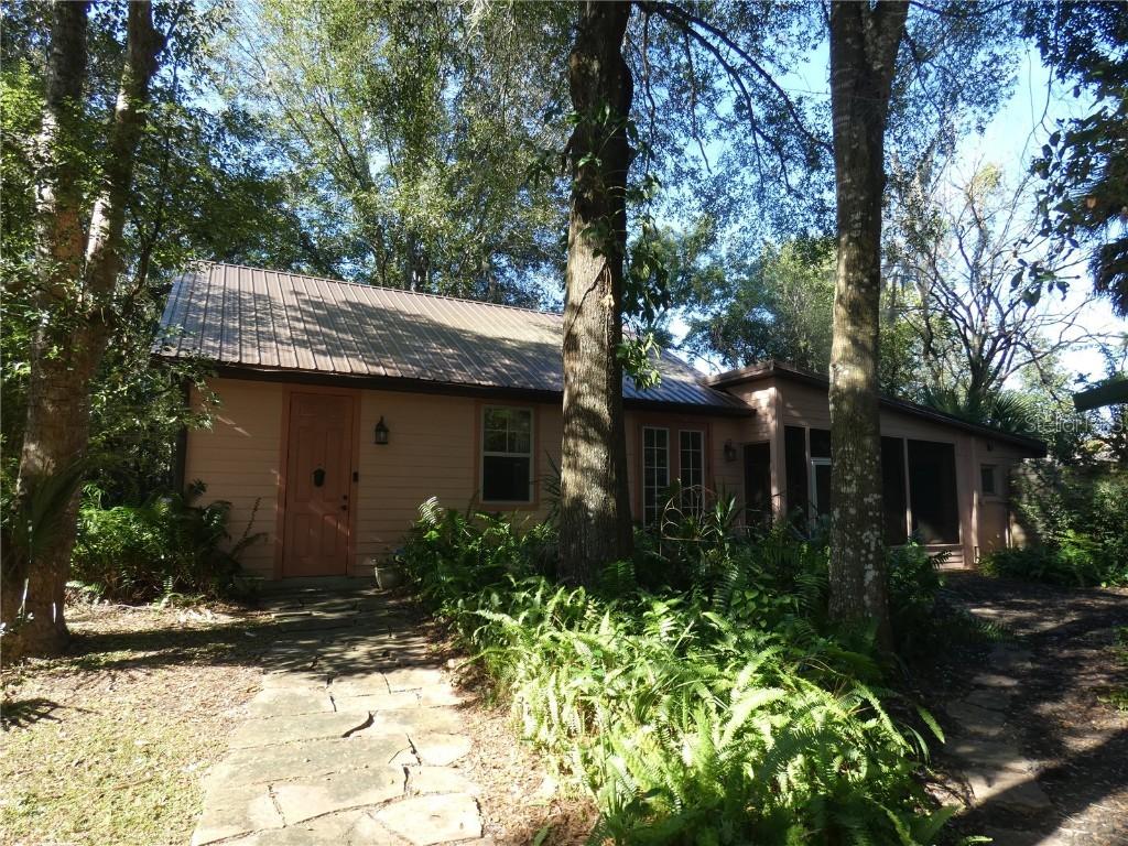 237 Cortez Ave., De Leon Springs, FL 32130