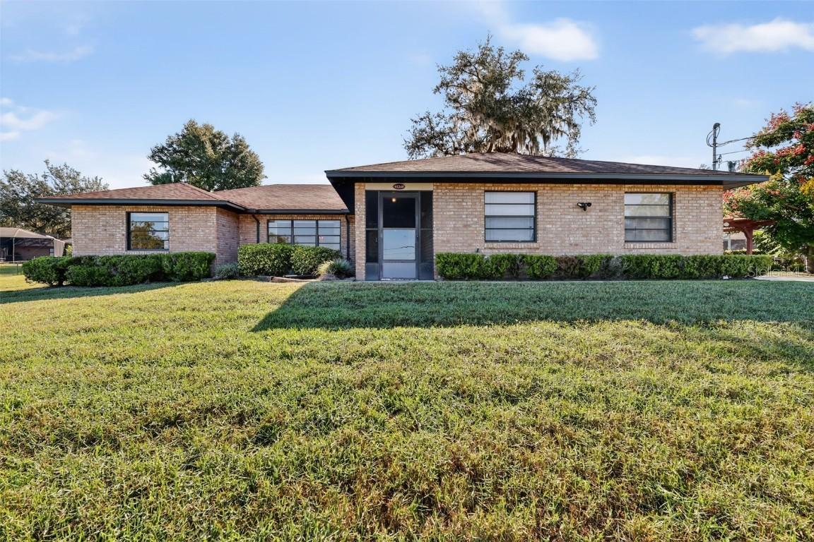 41348 Silver Dr., Umatilla, FL 32784