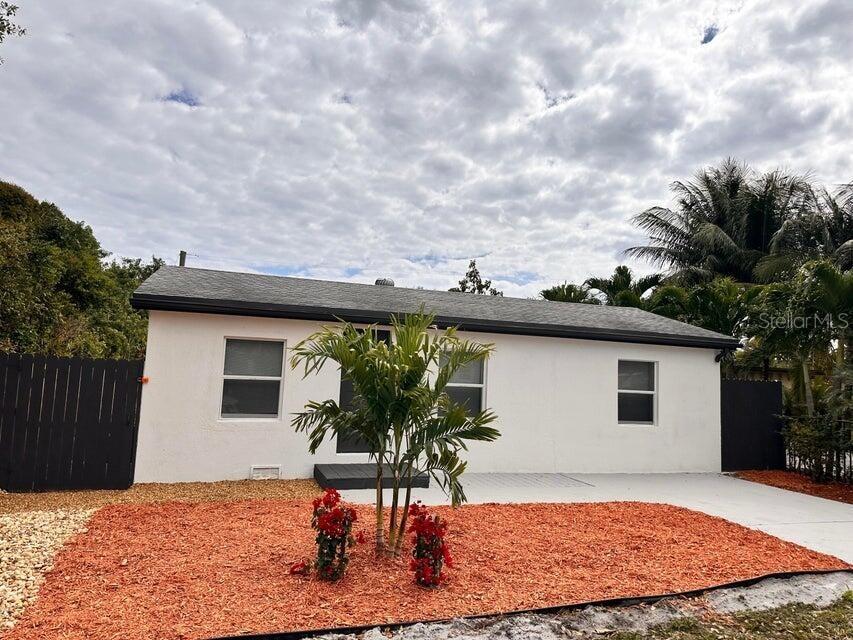 1152 Sunset Rd., West Palm Beach, FL 33406