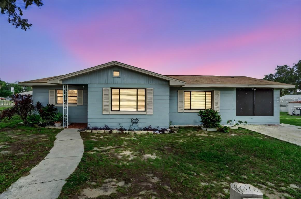 1 E Palm St., Davenport, FL 33837