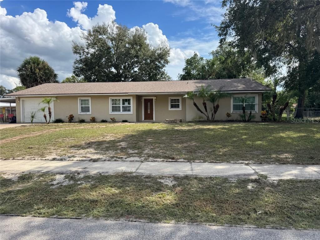 566 Lynn Ave., Orange City, FL 32763