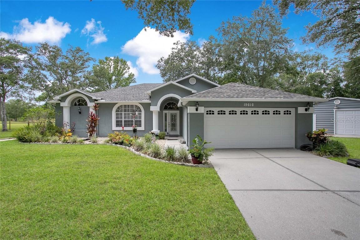 19616 Livingston Ave., Lutz, FL 33559