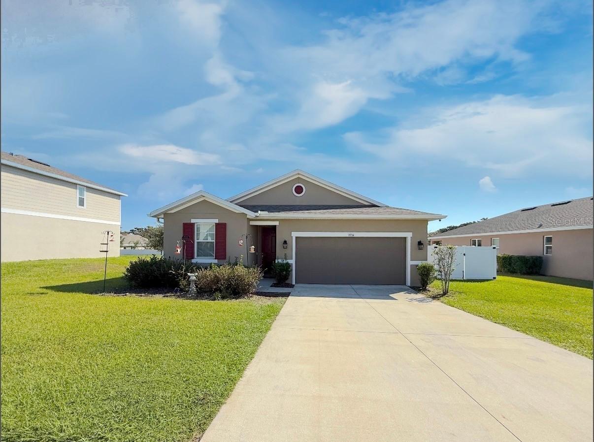 31724 Broadwater Ave., Leesburg, FL 34748