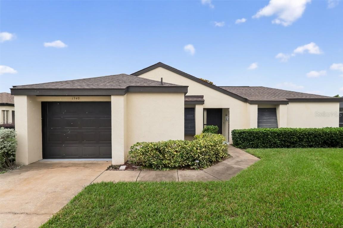 1948 Magnolia Cir. #48A, Tavares, FL 32778