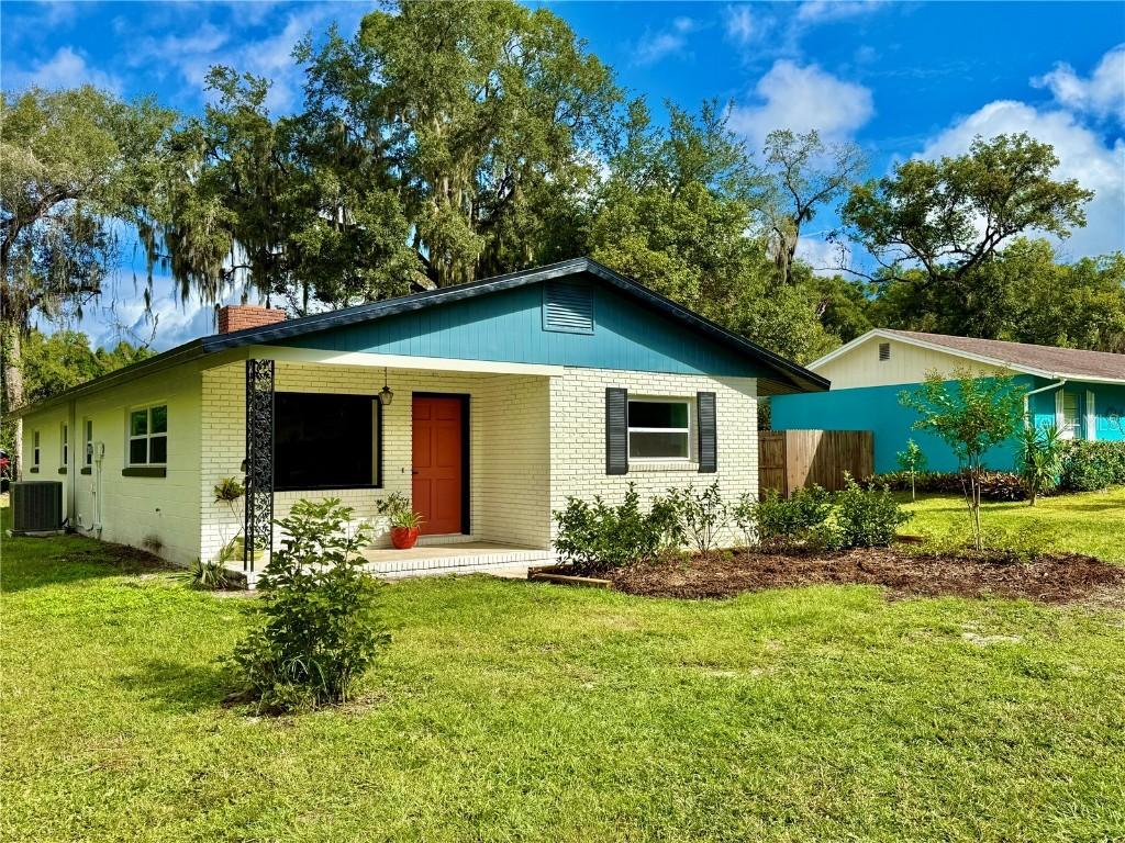 1215 W Beresford Ave., Deland, FL 32720