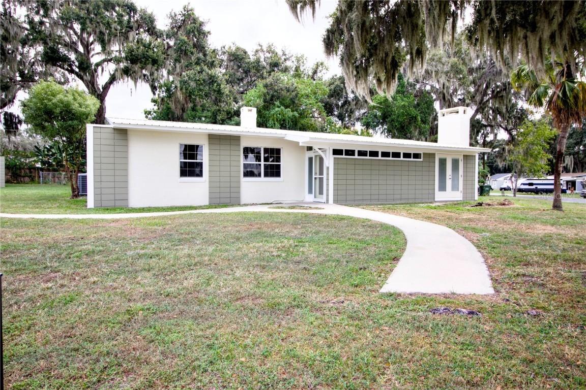 1114 Oak Dr., Leesburg, FL 34748